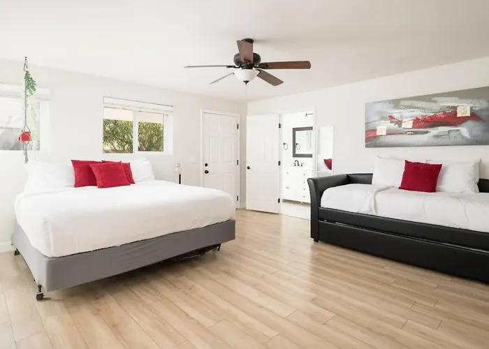 Moon Valley Manor Holiday home *