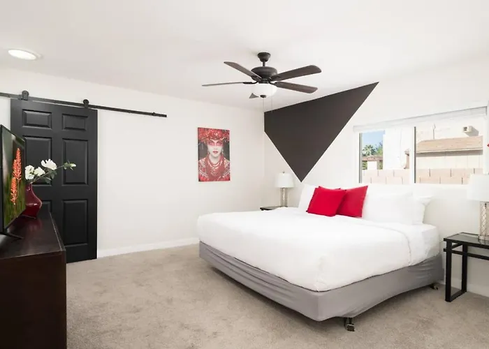 Moon Valley Manor * Phoenix